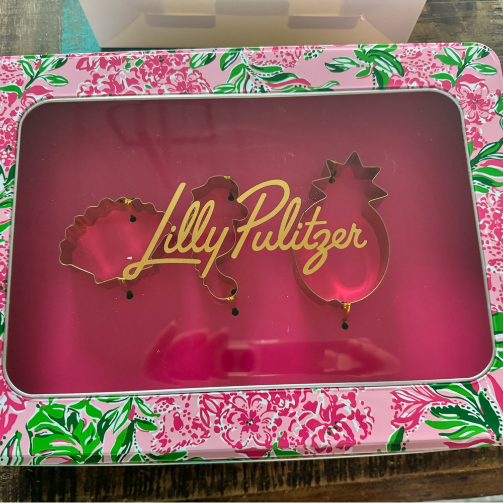 NWT Lilly Pulitzer cookie exchange cutter kit